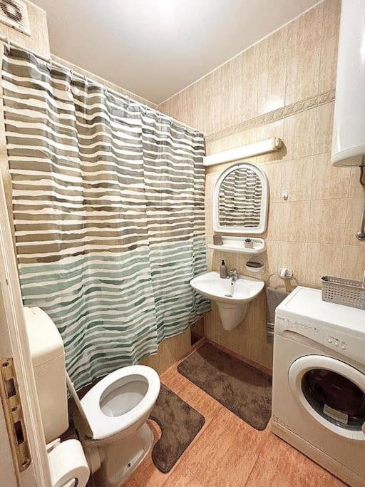 Cozy, Charming One Bedroom Apt 포드고리차 외부 사진